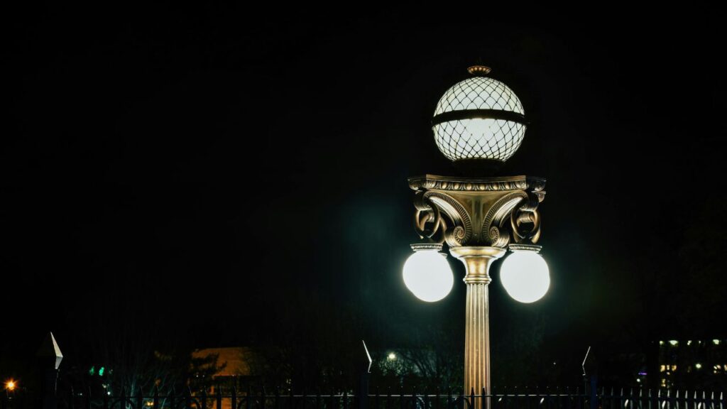 Technical Feasibility Self Cleaning Street Lamp Research