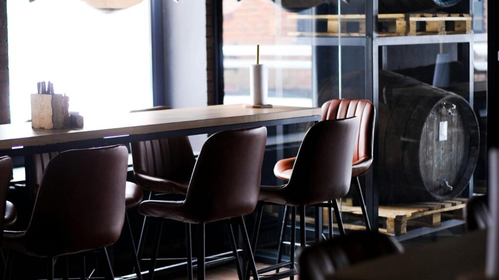 The Benefits of High Top Seating for Restaurants