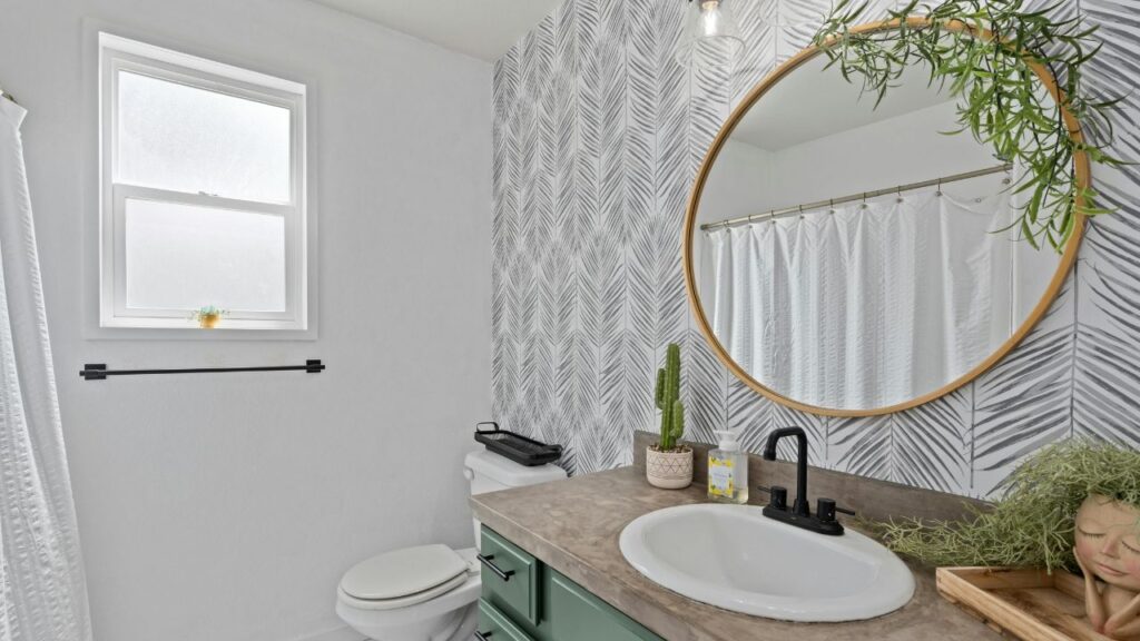 Creating Drama with Mirror Walls