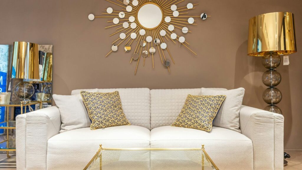 Maximizing Space with Strategic Mirror Placement