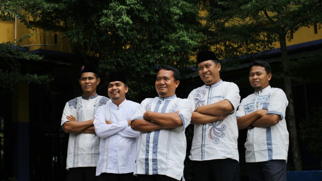 Modern Barong for Men Meet Traditional Craftsmanship