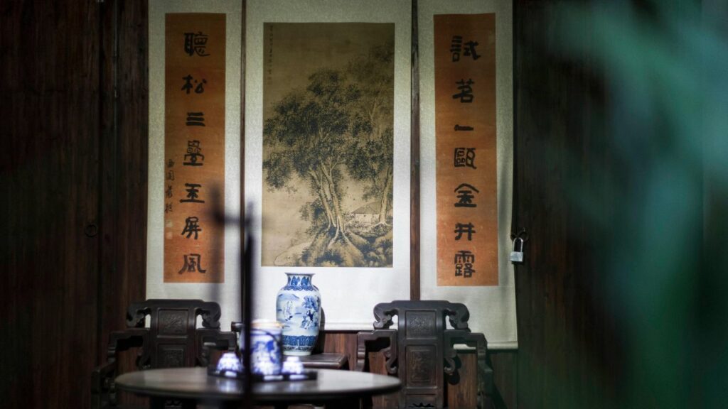 Styling Chinoiserie Blue and White in the Living Room