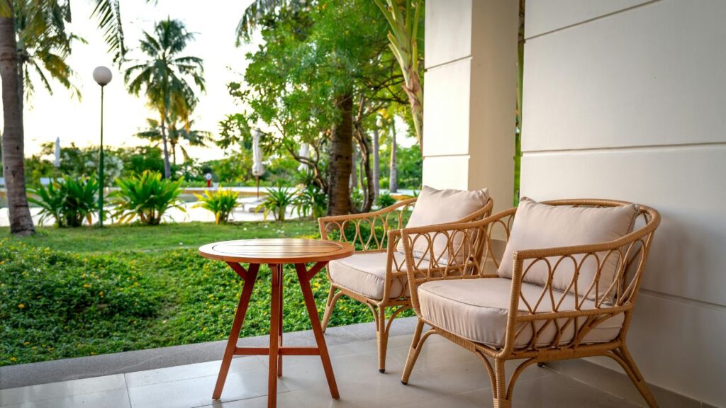 3. How to Use a Wine Barrel as a Table: DIY vs Ready-Made