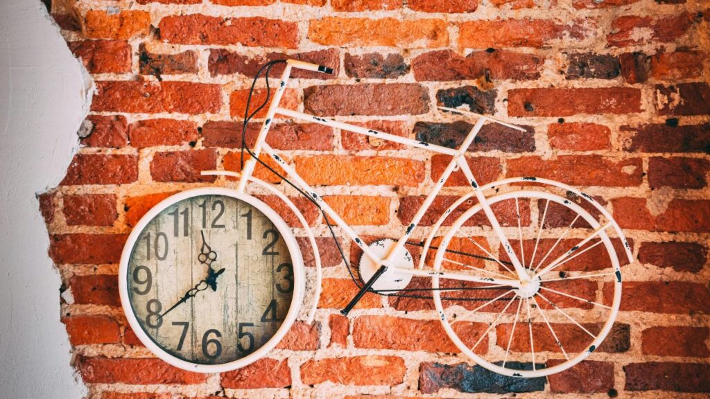 Design Styles: Matching Metal Wall Art to Your Outdoor Aesthetic