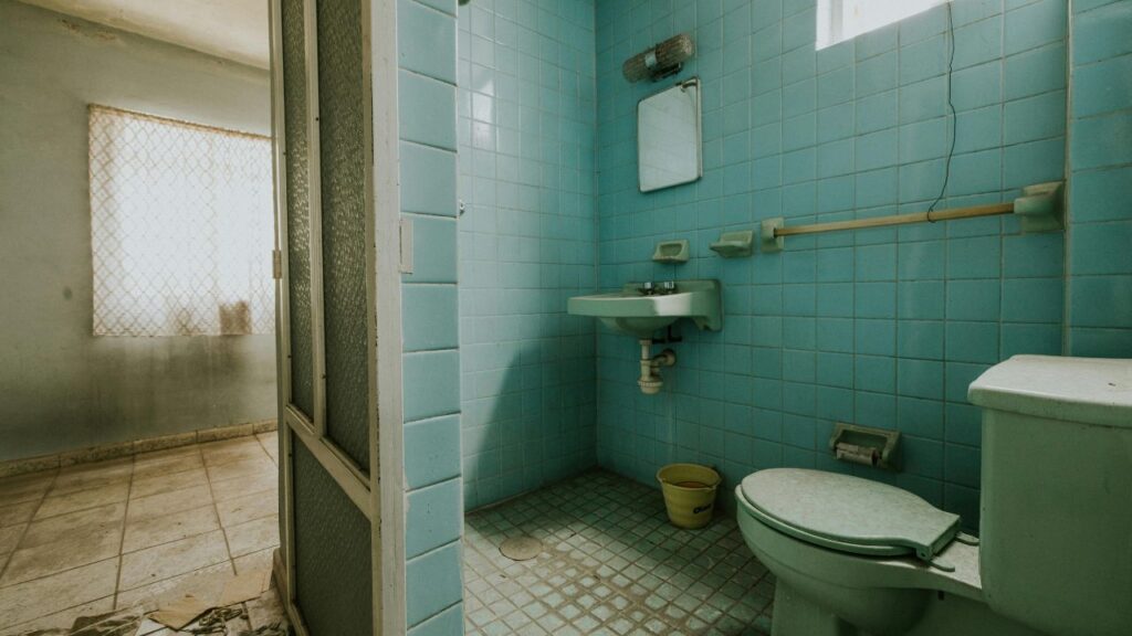 Quick Checks You Can Do Before Calling a Plumber