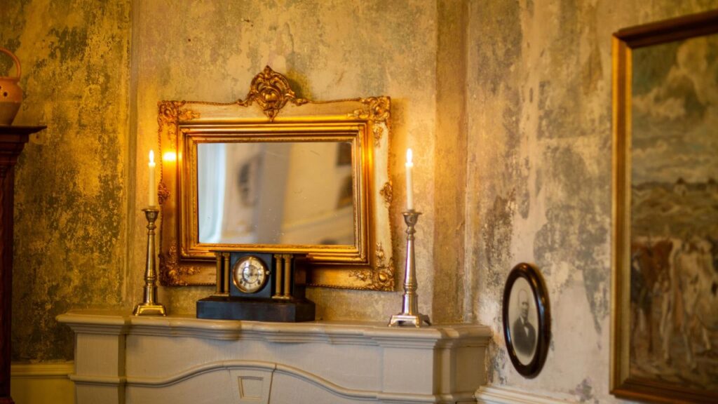 What Does a Premium Glass and Mirror Shop Near Me Offer?