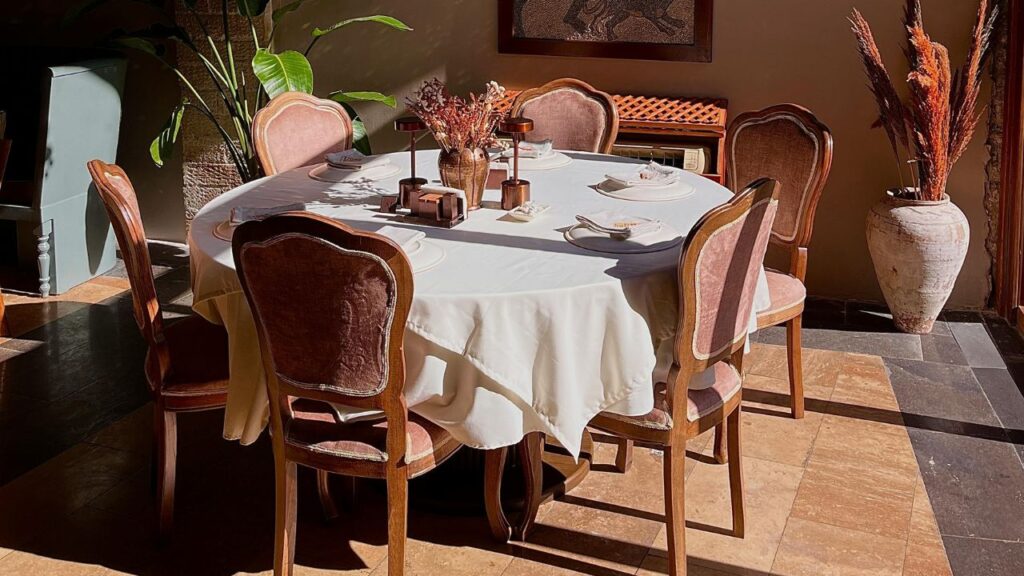 Decorating Around Your Farmhouse Dining Set