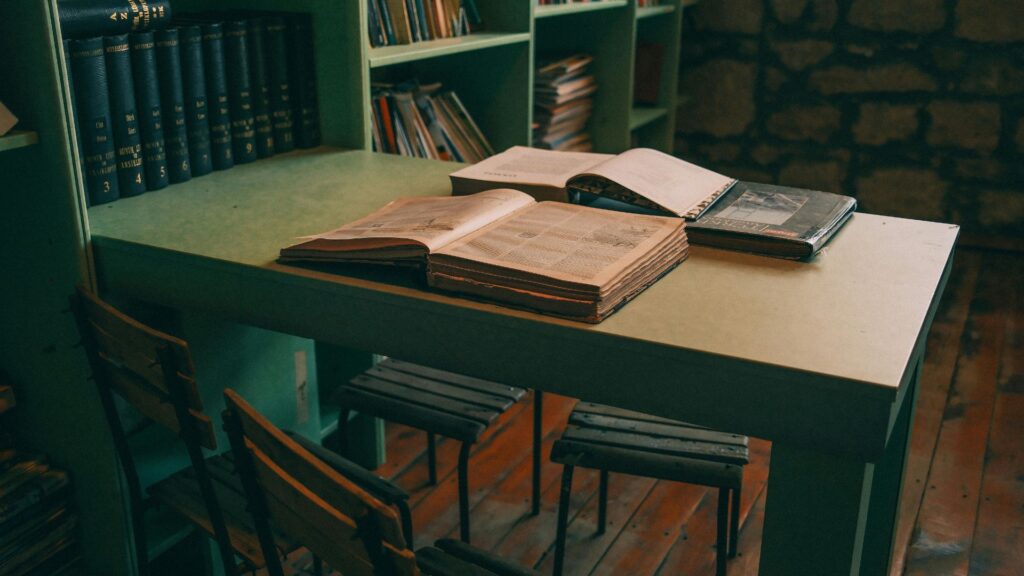 Top Antique Library Table Brands and Providers