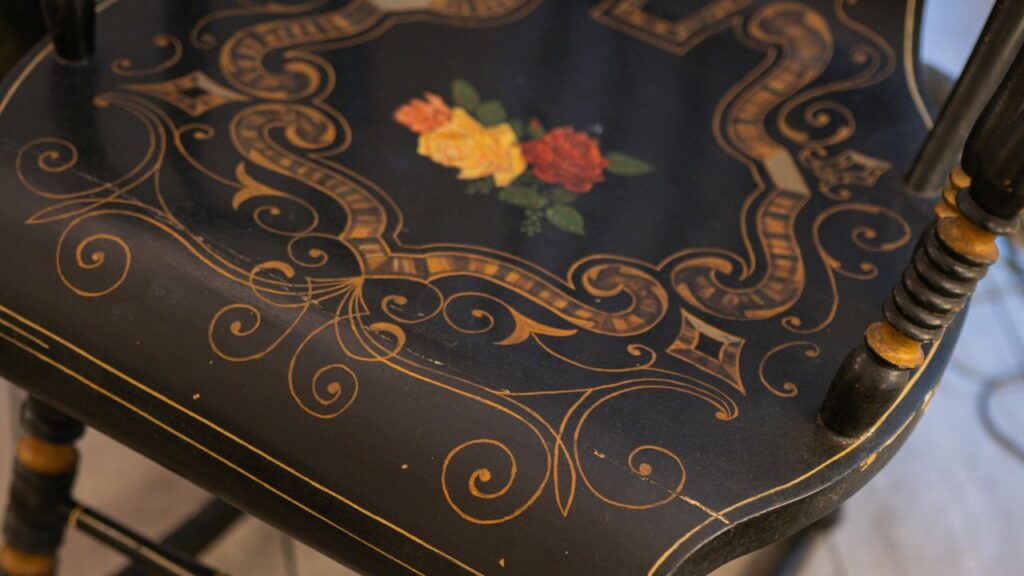 Benefits of using furniture decals in home styling