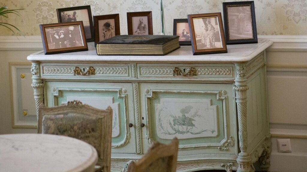 How to use furniture decals in bedroom styling: