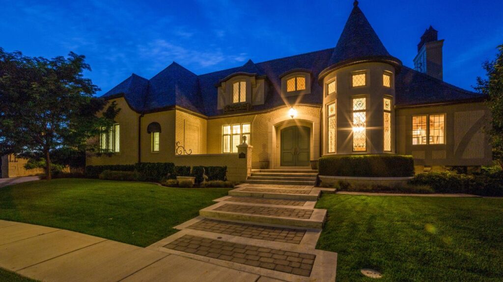 What Defines Tudor Architecture Houses