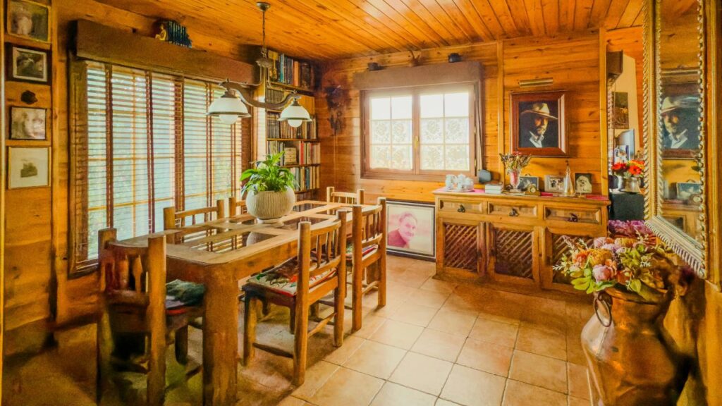 Popular Farmhouse Dining Table Styles