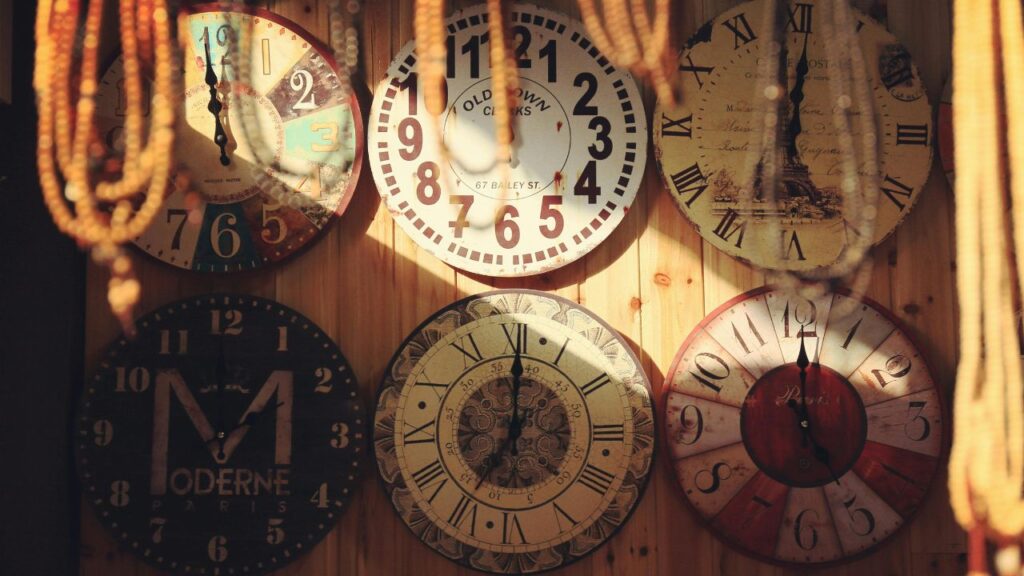 Antique Clock Decor: Timeless Craftsmanship