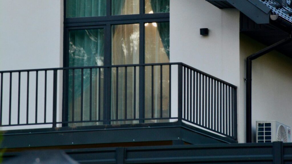 Benefits of Installing Black Vinyl Fencing
