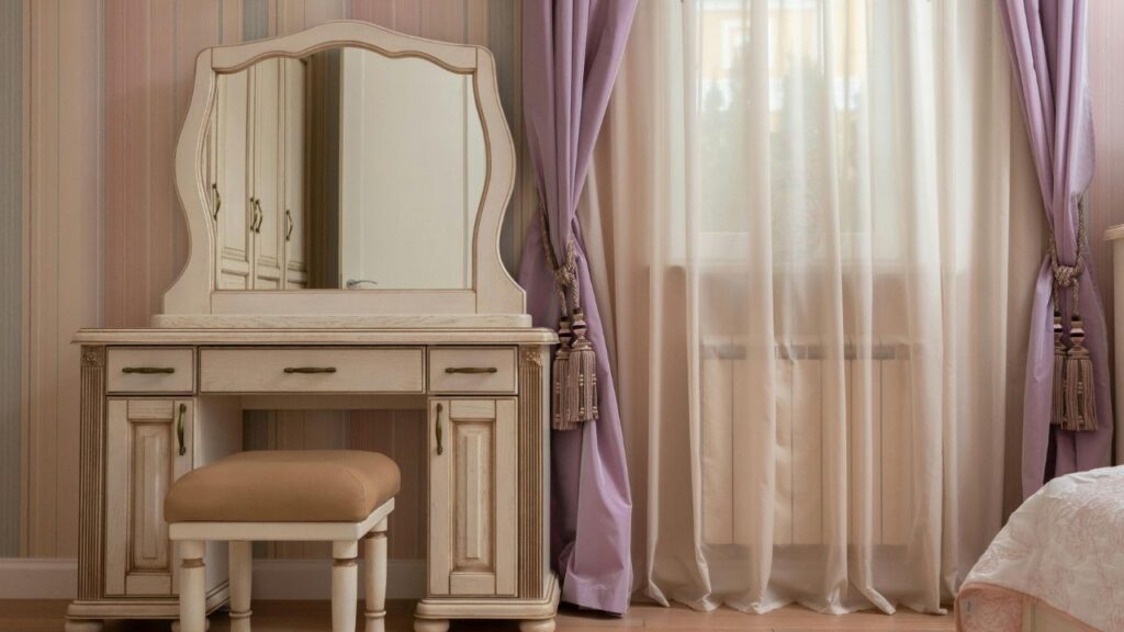 Vintage Style Makeup Chairs