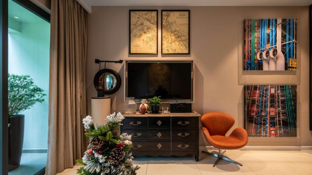 How a Chest Drawer TV Stand Solves Storage Problems