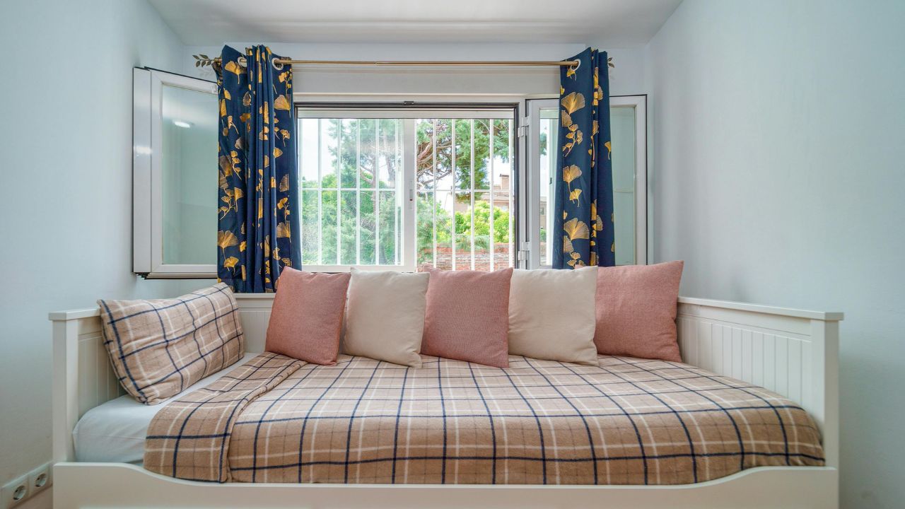 RV SOFA SLEEPER